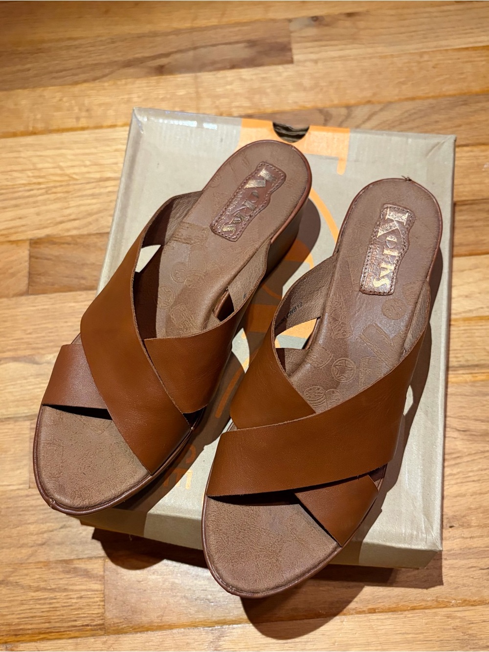 Korks Gianna Saddle Crisscross 2.5 inch Wedge Sandals Size 10